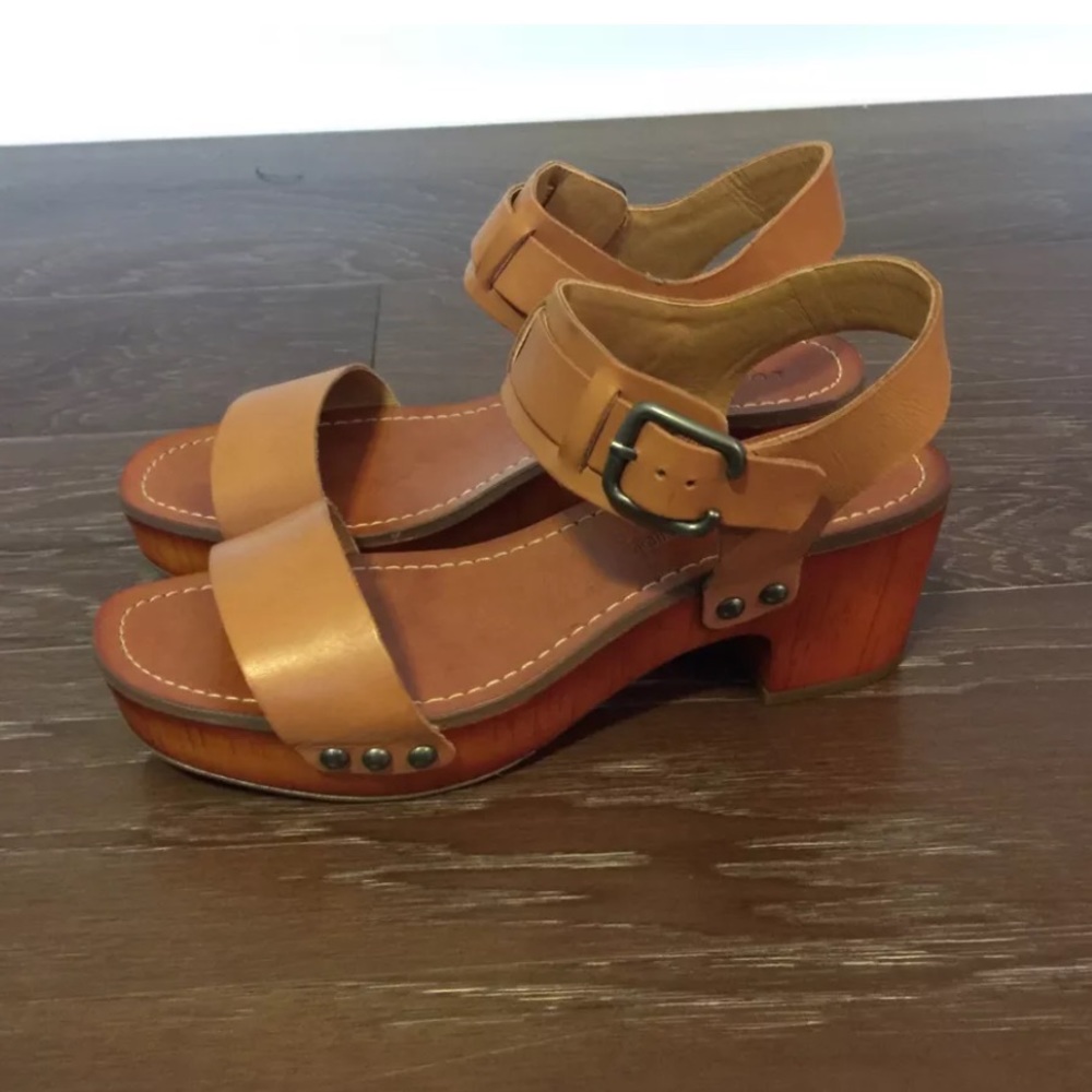 Lucky brand size 6.5 leather wedge open toe shoe
